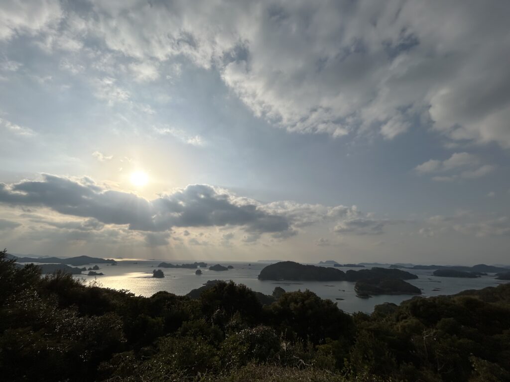 水族館近くの展望所からの眺め。天気が良ければ五島列島まで見える。